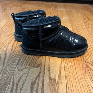Black classic ultra mini mirror ball ugg